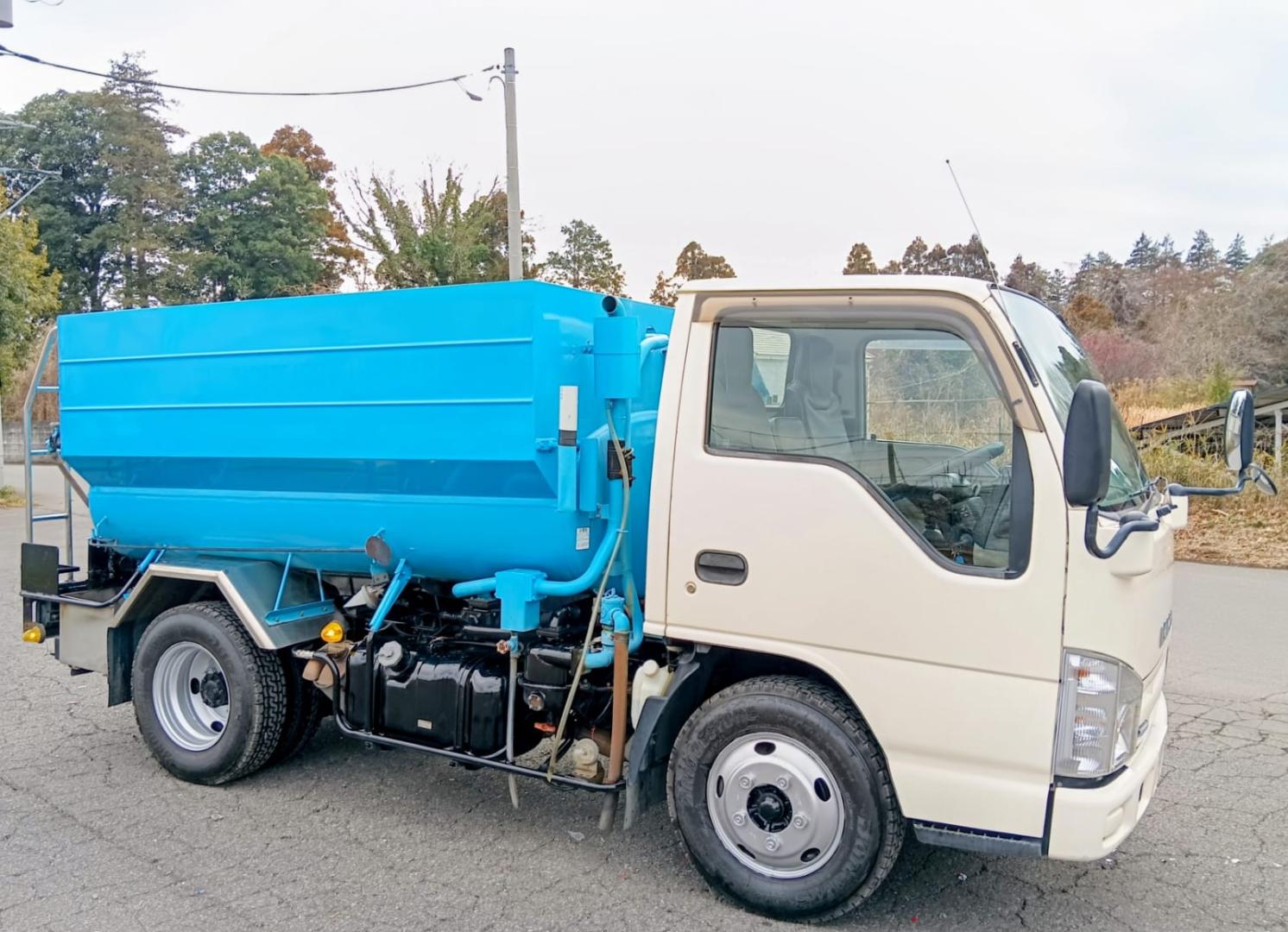 VACUUM TRUCK ISUZU